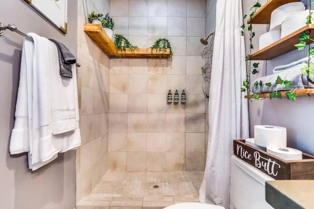 2Br Home W Parking Downtown Charm In Full Bloom! Tucson Kültér fotó