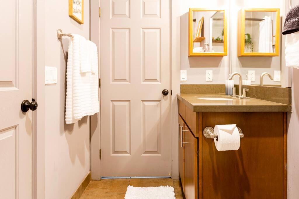 2Br Home W Parking Downtown Charm In Full Bloom! Tucson Kültér fotó